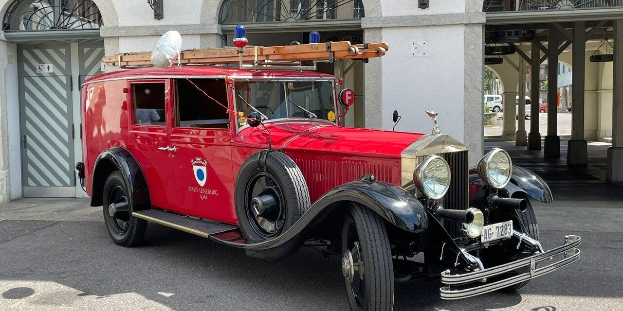 fwv-feuerwehrverein-lenzburg-rolls-royce-vor-den-arkaden