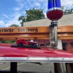 fwv-feuerwehrverein-lenzburg-rolls-royce-modell-auf-dach