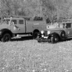 fwv-feuerwehrverein-lenzburg-rolls-royce-und-tanker-seitlich-schraeg-wiese2